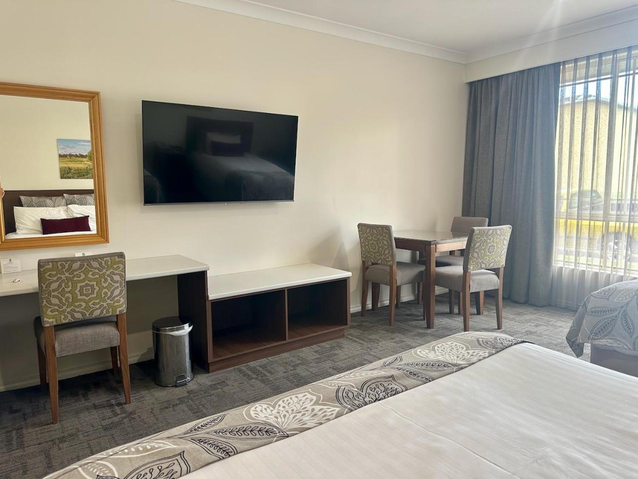 Young Federation Motor Inn And Services Club Ngoại thất bức ảnh